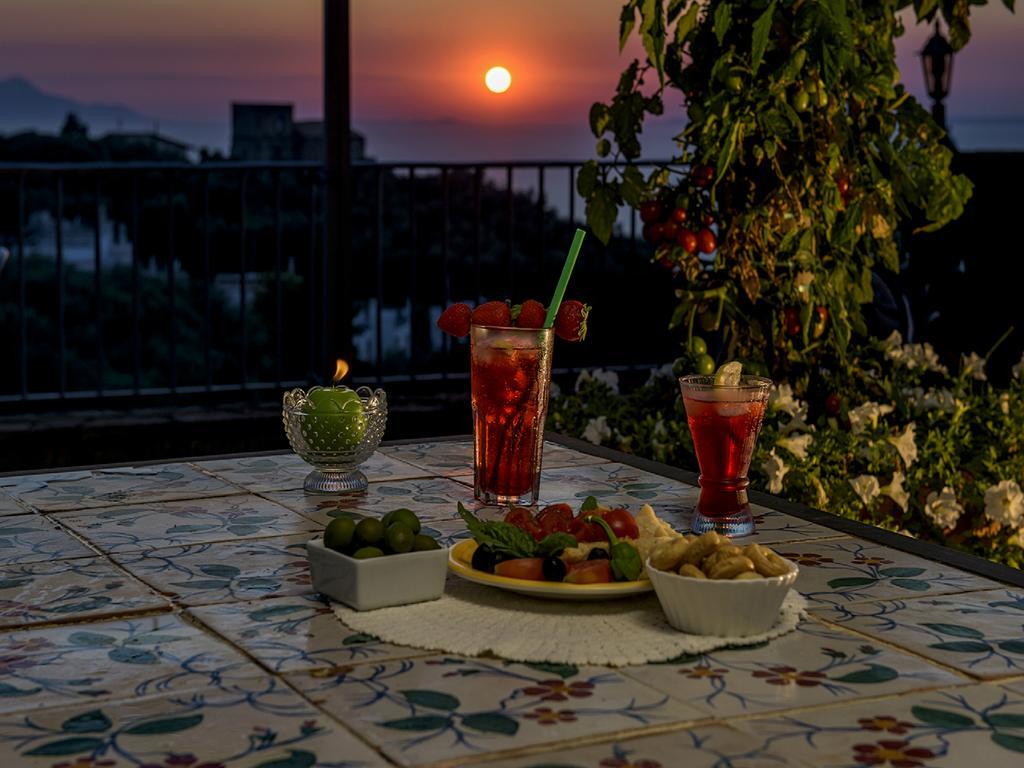 Villa Carolina Sorrento Private Heated Pool And Sea View Bagian luar foto