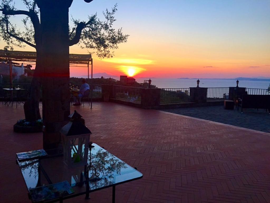 Villa Carolina Sorrento Private Heated Pool And Sea View Bagian luar foto